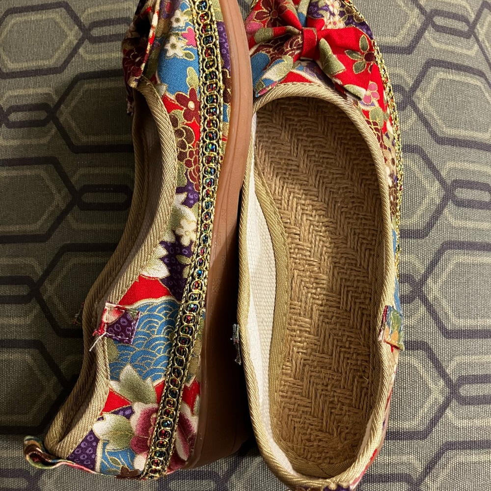 Floral Embroidered Flats 39 - Picture 4 of 6